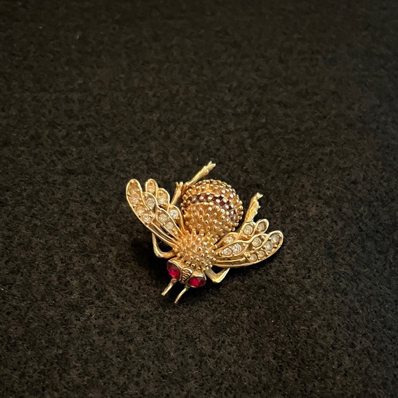 Vintage Boucher Golden Bee Brooch - Picture 1 of 7